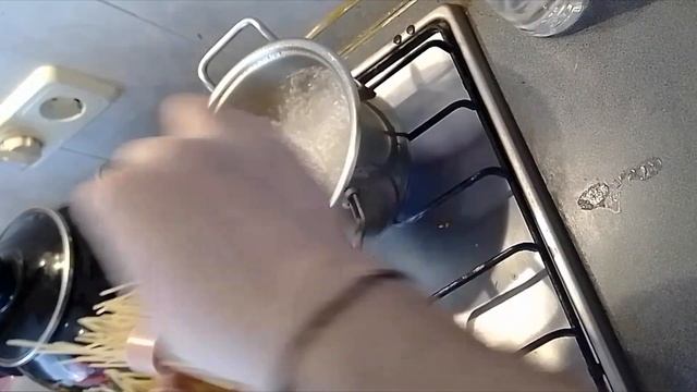 #ДОМА_ЖОР № 3: Сосиски с макаронами))) смотреть онлайн