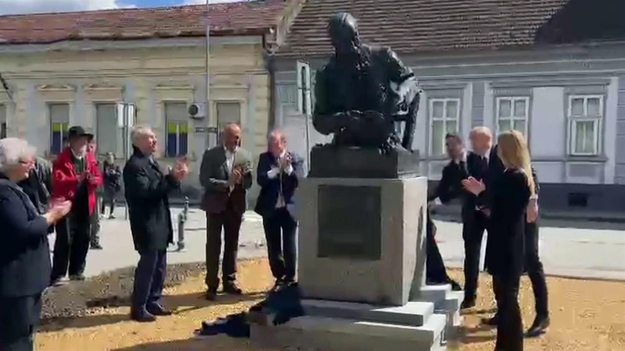 В сербском городе Вршаце открыли памятник советскому ученому-лингвисту, академику Никите Толстому