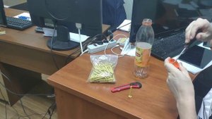 Как расклейщику сделать тару для клея,для удобного использования в расклейке объявлений.