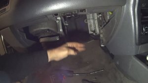 Снимаем радиатор печки отопителя NISSAN PULSAR! remove the radiator of the nissan pulsar heater!