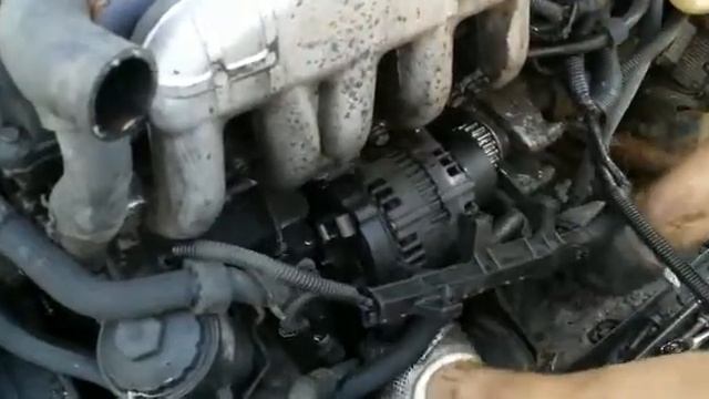 VW T5 2008 Multivan/ transporter caravella 2,5 generator, снятие генератора смотреть онлайн