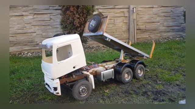 Tamiya Mercedes Arocs 6x6 hydraulic test.