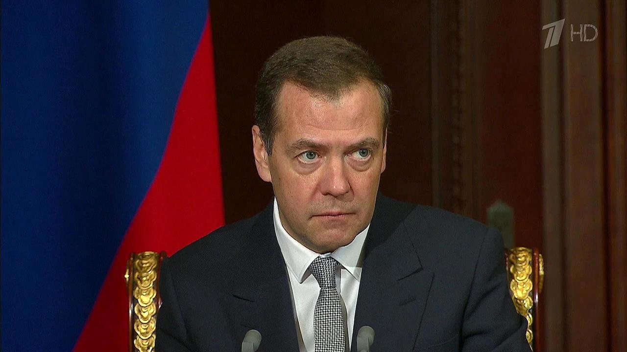 Дмитрий Медведев на специальном совещании говорил о стоимости перевозок в России