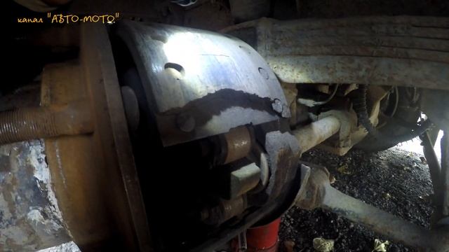 Замена колодок МАЗ 256 (4370 зубренок)