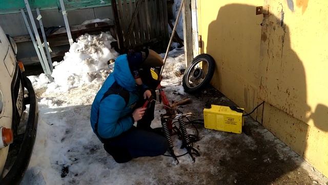 #3 Чоппер из карпат!(ставим двигатель,варим раму). смотреть онлайн