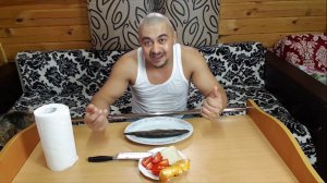ДЕГУСТИРУЮ КОПЧЕНУЮ РЫБУ И СЫР ИЗ КОПТИЛЬНИ