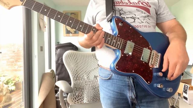 A Little Blues on a Squier Toronado смотреть онлайн