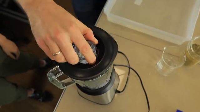 Делаем бумагу из опавших листьев смотреть онлайн