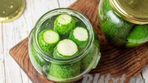 Огурцы, маринованные с чёрной смородиной на зиму