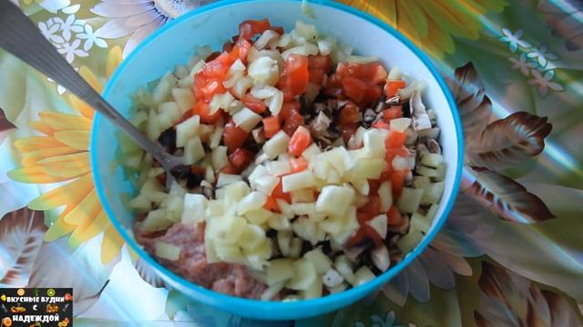 Летняя запеканка с кабачками ,мясом и грибами! Очень легкая,все смешал и в духовку!! Быстрый ужин! смотреть онлайн