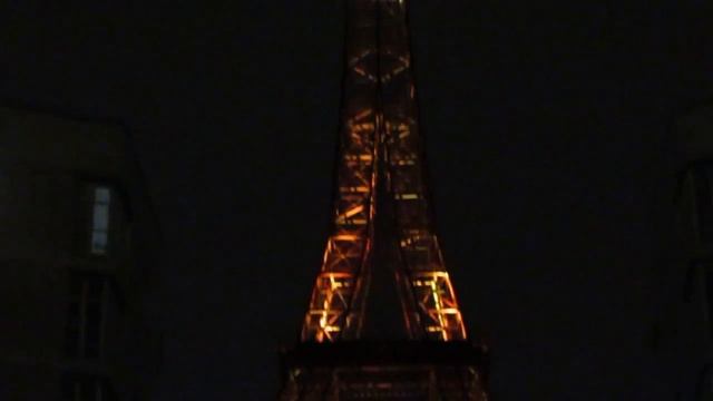 Travel.The Eiffel Tower in Kiev.Ukraine.tour Eiffel.Эйфелева башня в Киеве смотреть онлайн