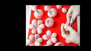 Фигурный клубничный зефир в шоколаде