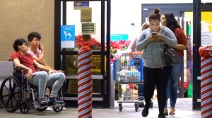 ВЫЗЫВАЙТЕ СКОРУЮ | Реакция прохожих на стрелу в груди | Stokes Twins на русском