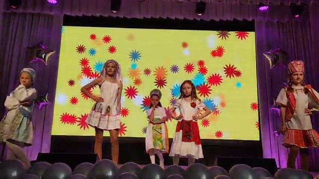 Лоскутная коллекция"Вясковыя самацветы".Театр мод "Жар-птица".#миртворчества #пэчворк #лоскутывдело