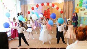 Трогательный выход выпускников. Выпускной в детском саду.