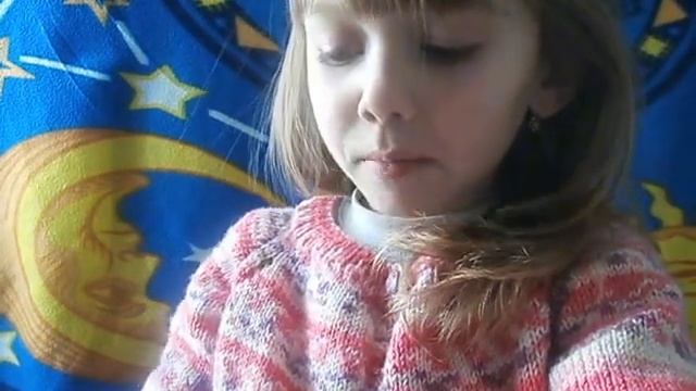 девочка читает стих про маму.смотреть до конца))) смотреть онлайн