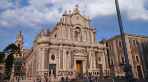 Catania ?? Italy | 4K-HDR walking tour (▶ 16 min)