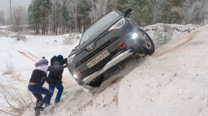 Жуткие кадры Toyota поспорил с Ford, Jeep и Duster  Prado не поехал