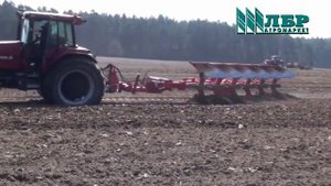 Плуг полунавесной Вис Уния. Вспашка полей