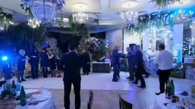 Зажигательная разминка для гостей от ведущего Михаила Волина смотреть онлайн