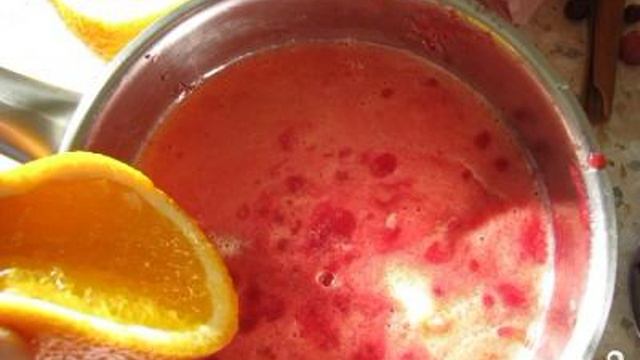 Клюквенный соус. Клюква с апельсином и сахаром. Варенье из клюквы с апельсином на зиму. Рецепт клюква с апельсином и с сахаром. Рецепт клюква с апельсином и с сахаром.