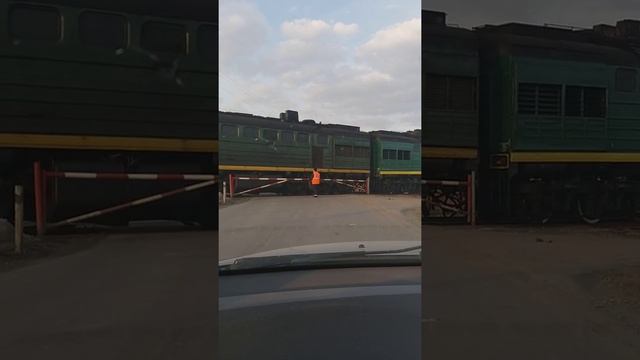 Дорога в сад и закрытый переезд.... смотреть онлайн