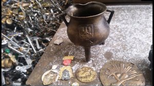 Находки на свалке. Столетний серебряный кубок. игрушки , и фляга 1 мировой войны.