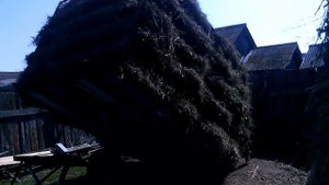 Самосвальная телега для перевозки сена