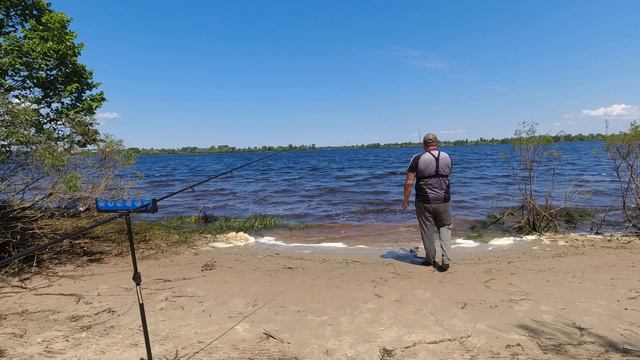 ФИДЕР СОМ ЛЕЩ КАРАСЬ таранка рыбалка на реке смотреть онлайн