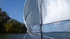 Байдарка с парусом