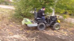 Почвофреза на минитракторе из мотоблока в работе