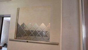 Монтаж зеркального панно с фацетом