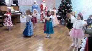 Танец с платками в детском саду на новый год