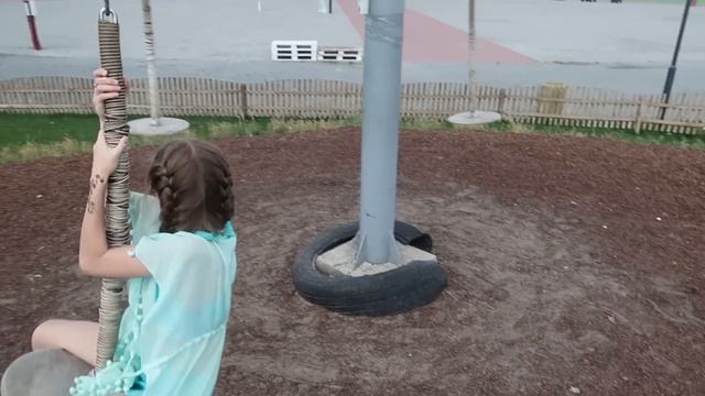 VLOG Отдыхаем в SkyPark Familly Кира бегает от солнца а я горю от лапши Наш день смотреть онлайн