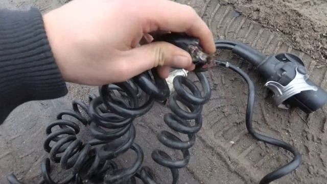 Дальнобой. Взорвалось колесо оборвало кабель что дальше