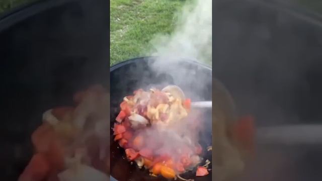 Чахохбили по Армянски на казане. Блюдо на огне смотреть онлайн