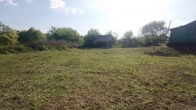 Покос заросшего участка со сбором травы смотреть онлайн