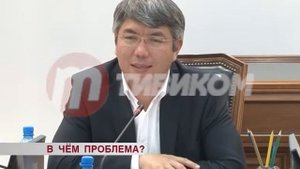 Алексей Цыденов вручил главе Хоринского района переходящий Кубок