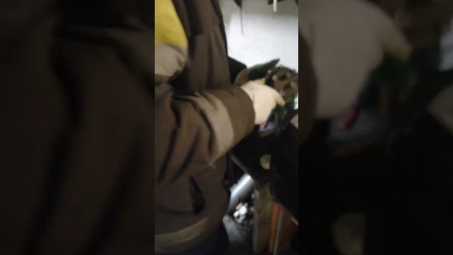 Камаз 4310. Внедряю помпу подкачки от кировца К 700. смотреть онлайн