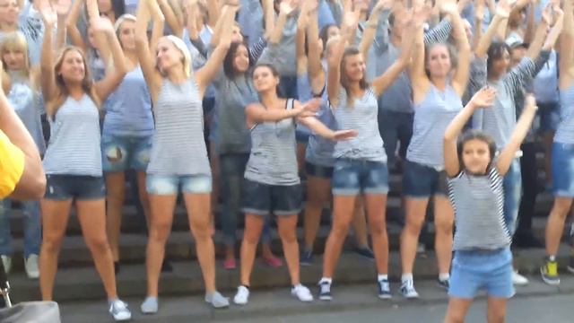 Интервью о том "кто все эти дети" и соответственно ДЕТИ смотреть онлайн