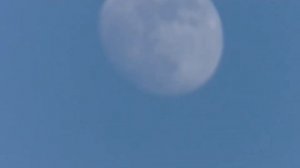 Луна на небе.