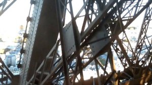 Подъём на лифте Эйфелевой башни на последний ярус