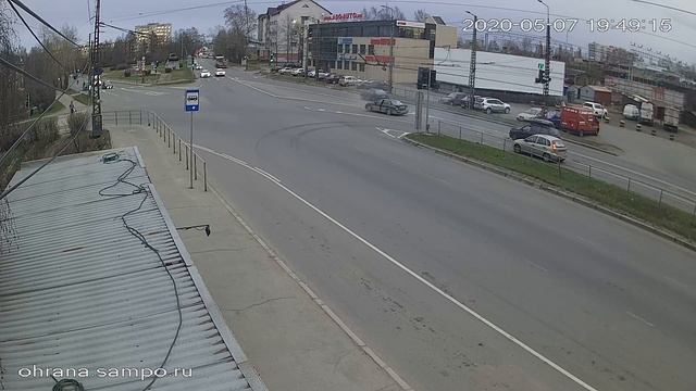 Скрежет тормозов!