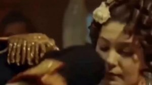 В лунном сиянии снег серебрится