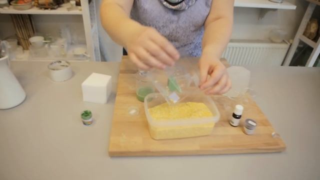 Мыло своими руками: "Сирень" (Soapmaking - English subs) смотреть онлайн