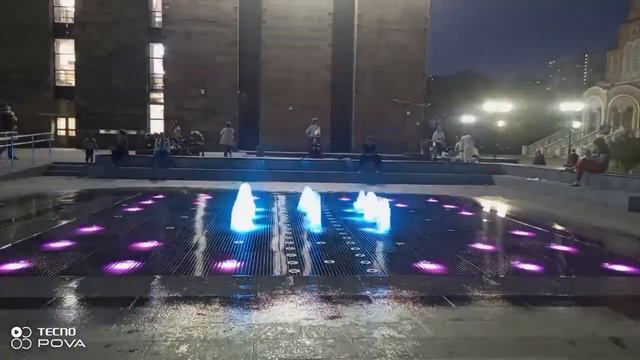 Вечерний фонтан у библиотеки в Ростове на Дону Evening fountain in Rostov-on-Don.mp4