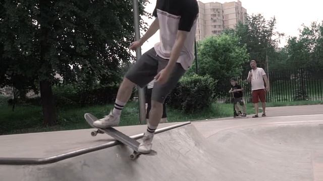 Скейт уроки | Как сделать Rock to fakie | Федеральная школа смотреть онлайн