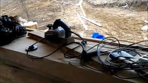 Чистовая отделка сруба бани из бревна ручной рубки плотниками Русского Севера от крыши до наличника