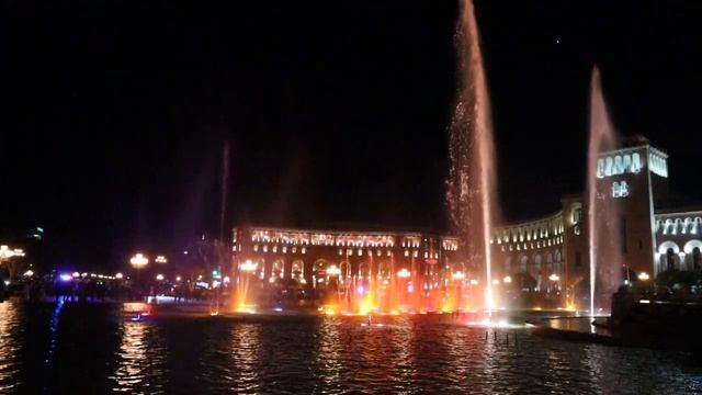 Ереван, Площадь Республики, поющие фонтаны, 3 мая, 1 часть смотреть онлайн