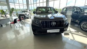 Различия в сборке Toyota Prado для Казахстана и России показал блогер
